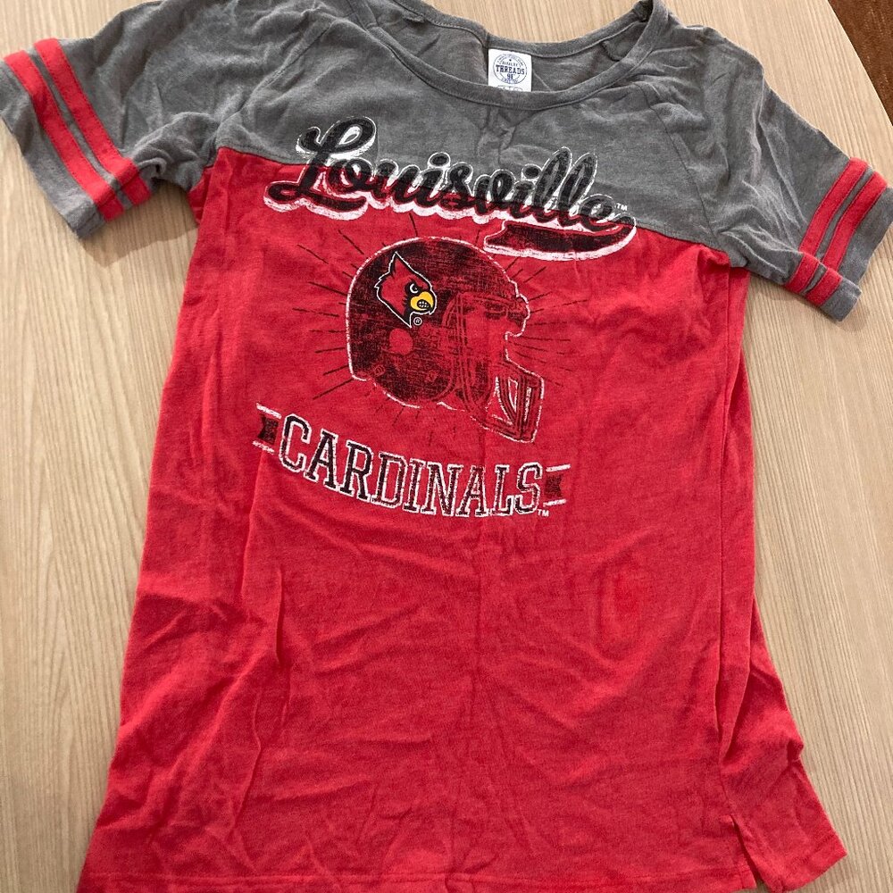 Louisville Cardinals T Shirt Small 4/6 Rivalry Threads Red and Gray Football